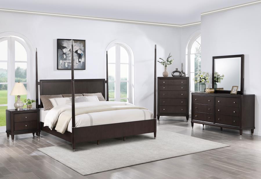 Emberlyn Poster Bed Brown